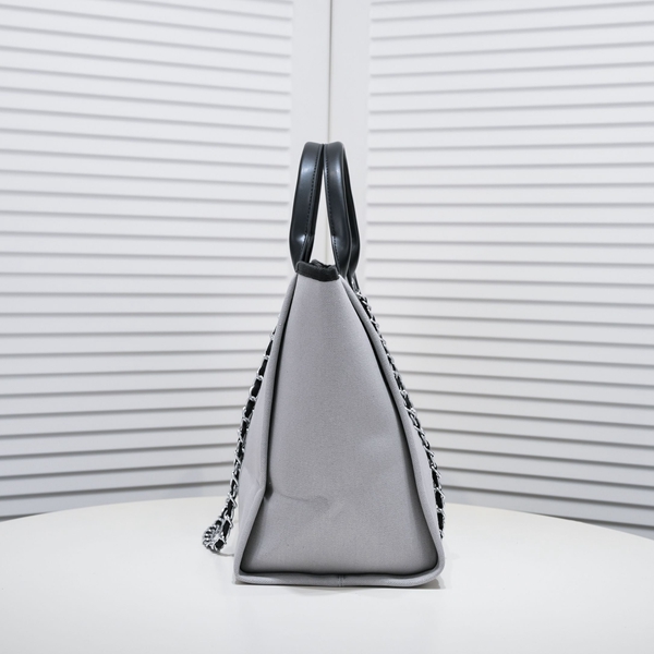 シャネルバッグ背面デザイン